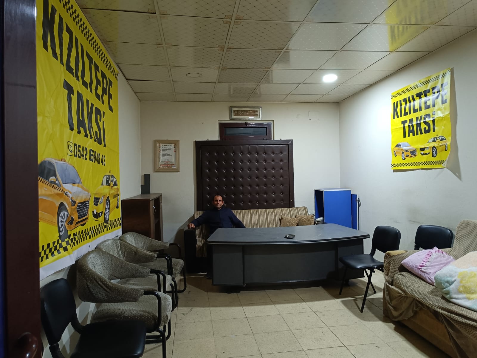 Kızıltepe Ziver Taksi durağına ait sarı renkli bir taksi