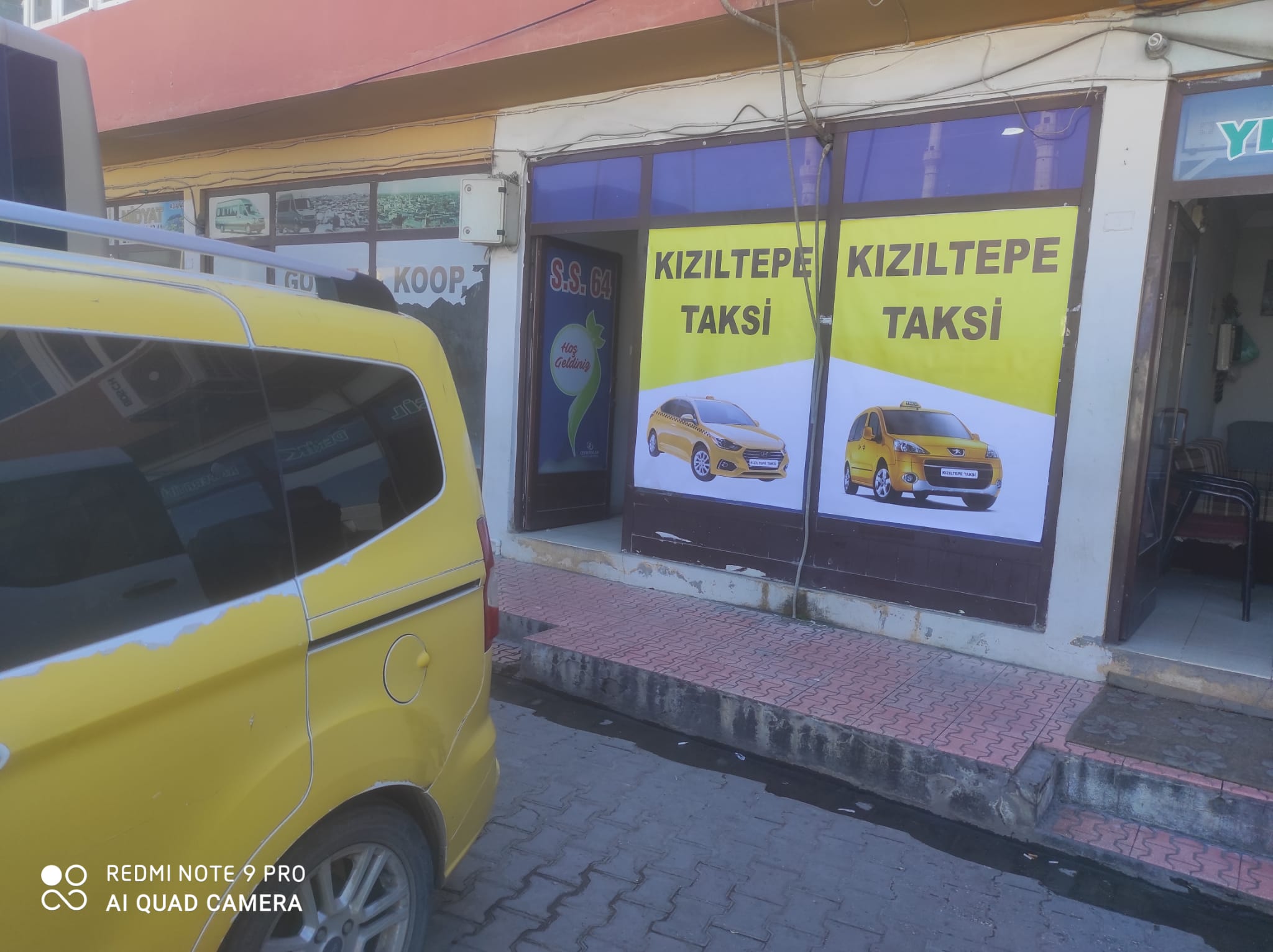 Kızıltepe Ziver Taksi durağının önünde bekleyen taksiler